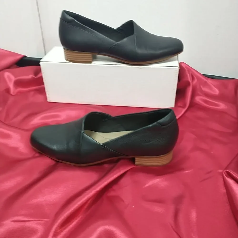 Clarks Women's Juliet Lora Loafer Size 7M Flat Slip On Shoe Black Leather
